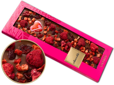 Молочный шоколад ChocoMe LV102, Сердечки из белого шоколада, малина, кусочки клубники, брусника, 110 г